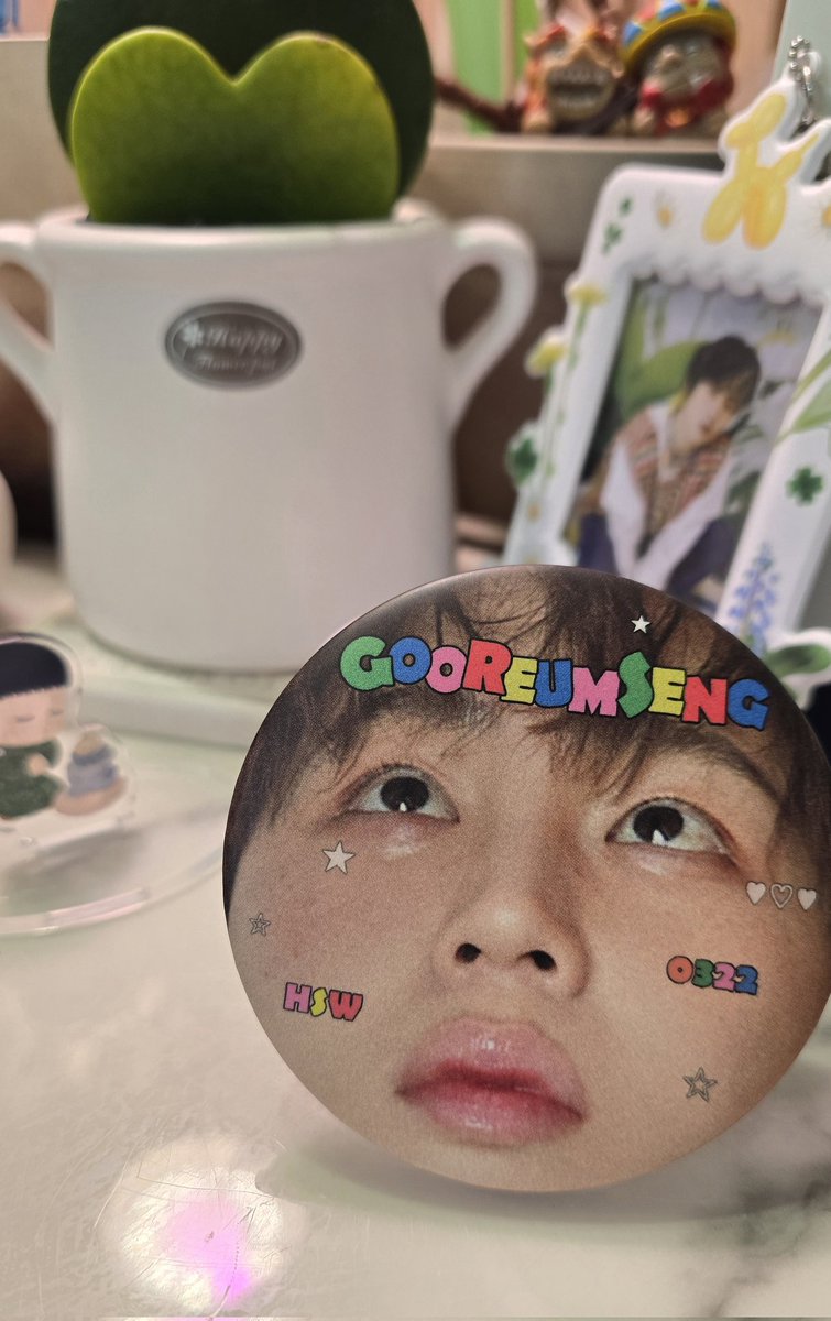 <a href="/my_DdeongUng322/">마이떵웅(💙)</a> 
마이떵웅님 보내주신 후기 이벤트 거울
숨막히는 이 귀여움😇💜
실물이 훨씬 이쁘고 퀄도 말해 모해🩷
거울도 일반 거울, 확대경 까지 있어서 실용성도 최고👍🏻 너무 예쁘고 귀여운 거울 너무 감사합니다 소중히 잘 사용할게요
사랑함미당🫶🏻💜💜💜