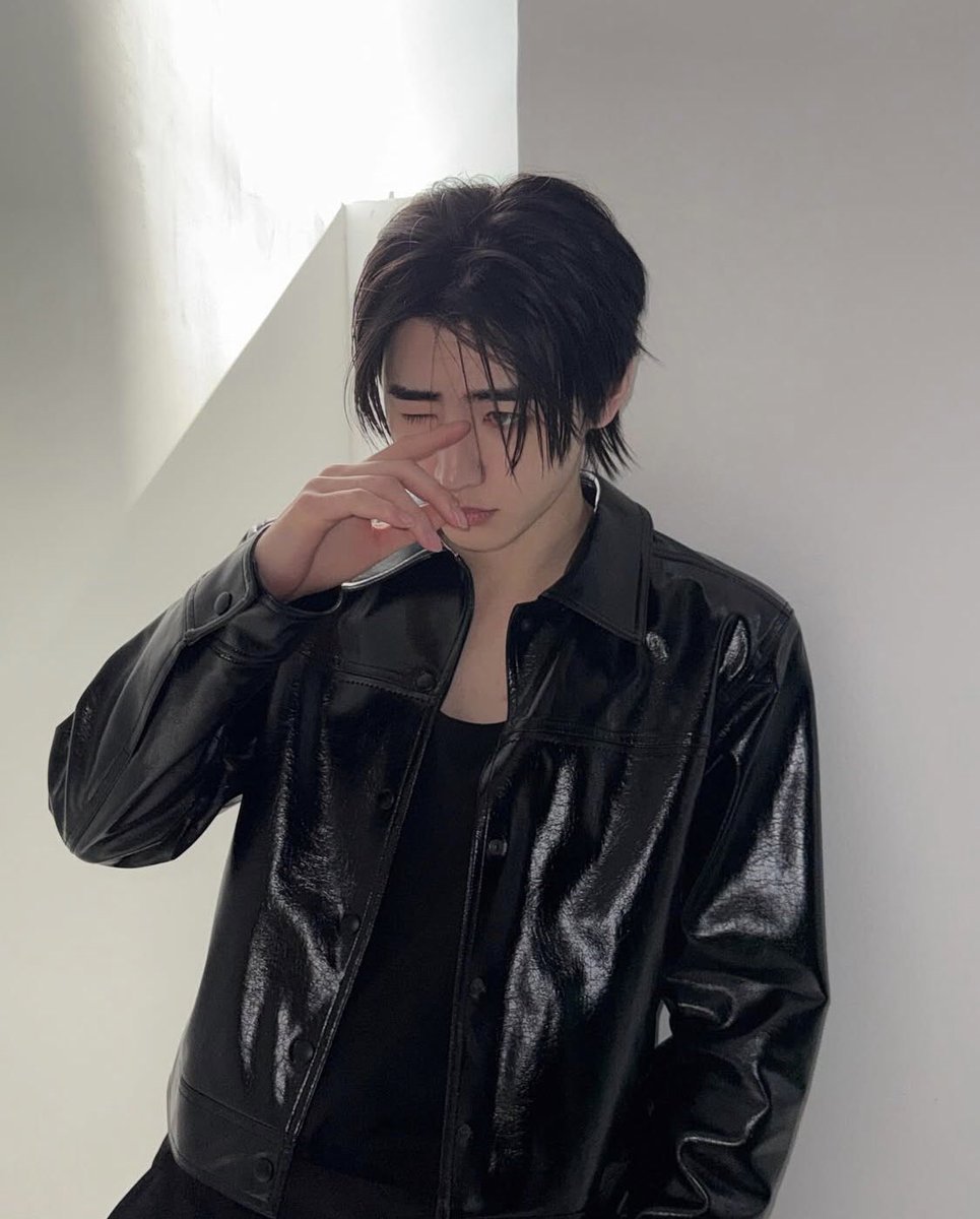 Hi, I'm raizen and i’m looking for interactive moots

— restarting 
— he/him, minor and filo 
— not new to #kpoptwt &amp; #stantwt
— enha, txt, skz, zb1 and svt
— any fandom is welcome 

♡ / ↻ to be moots and spread.