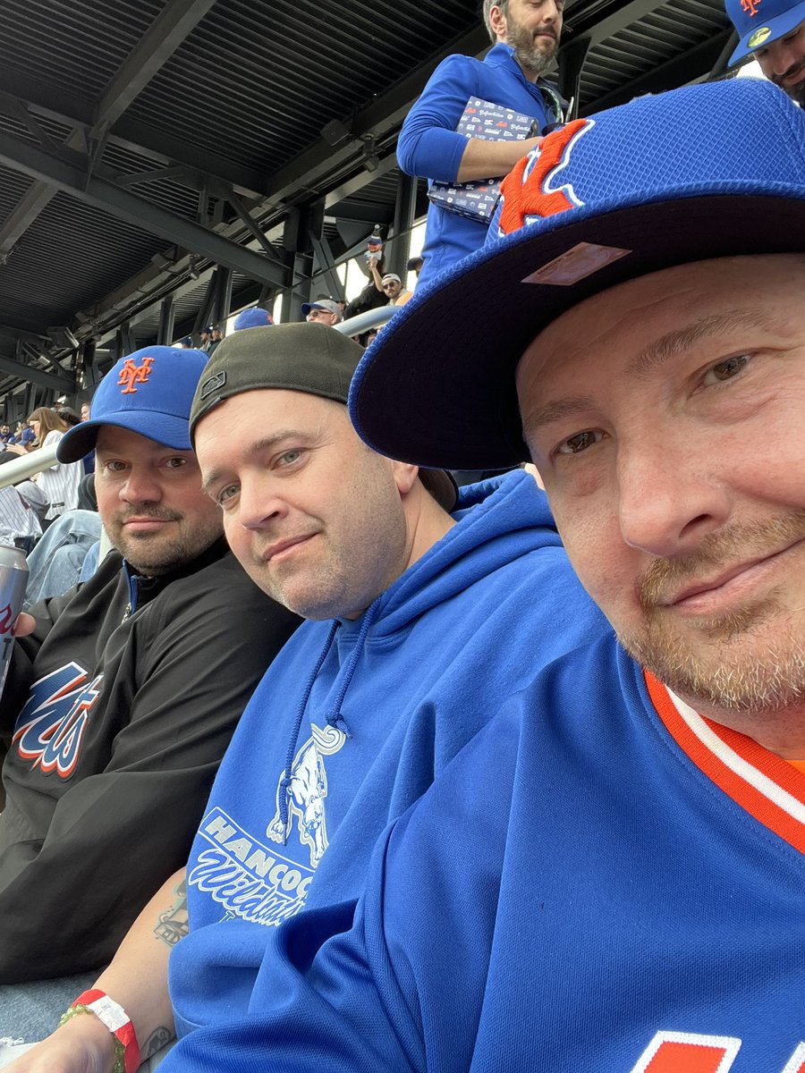 SpecialKLevy's tweet image. It was a good day! Tapped the plaque and brick for good luck and guess what? 😉🙌🏼. @Mets @20Hojo #LGM 🇺🇸⚾️💙🧡