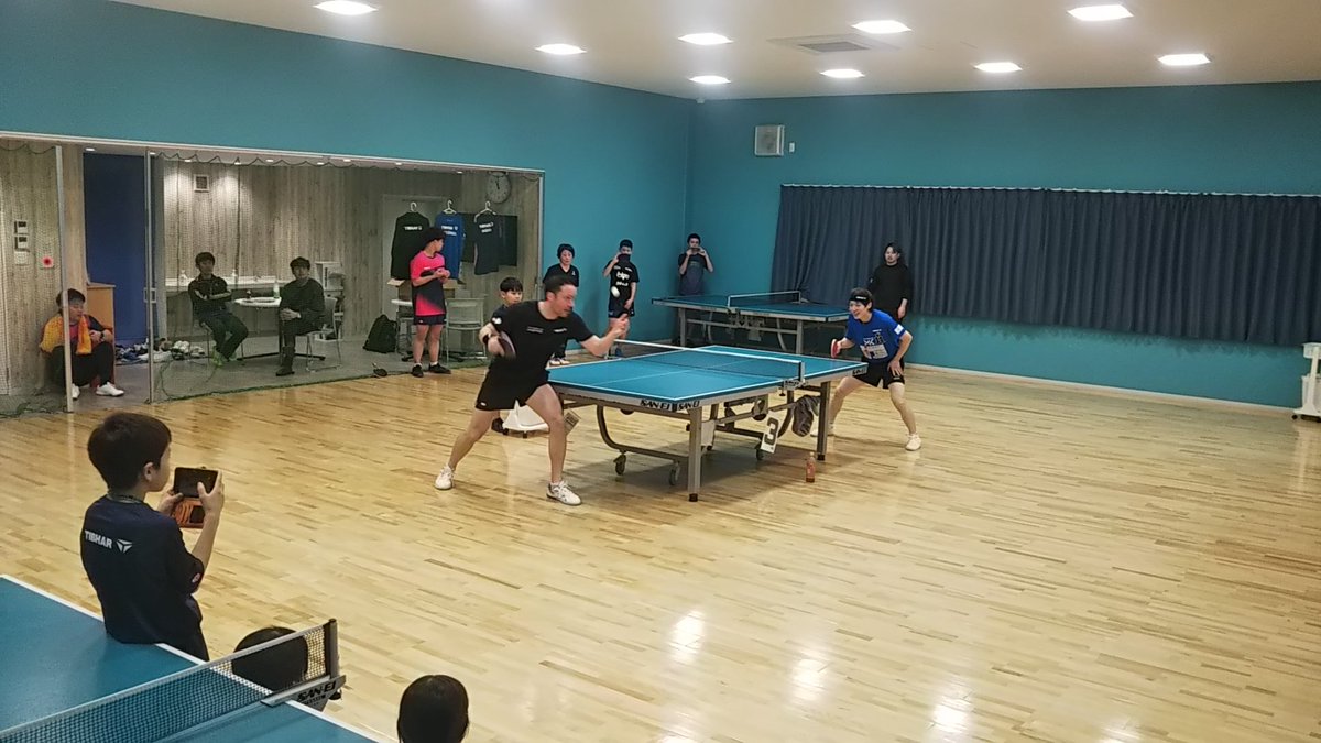 NNmDlrnxmu9ChgG's tweet image. 先程まで #TIBAR講習会 at #卓球スタジオJoys に参加してきました。
#松平健太 選手による基本練習の仕方など講習していただきました。
レッスンや10-10ゲームや模範試合など多くの参加者と一緒に楽しみました😄
楽しかった‼️