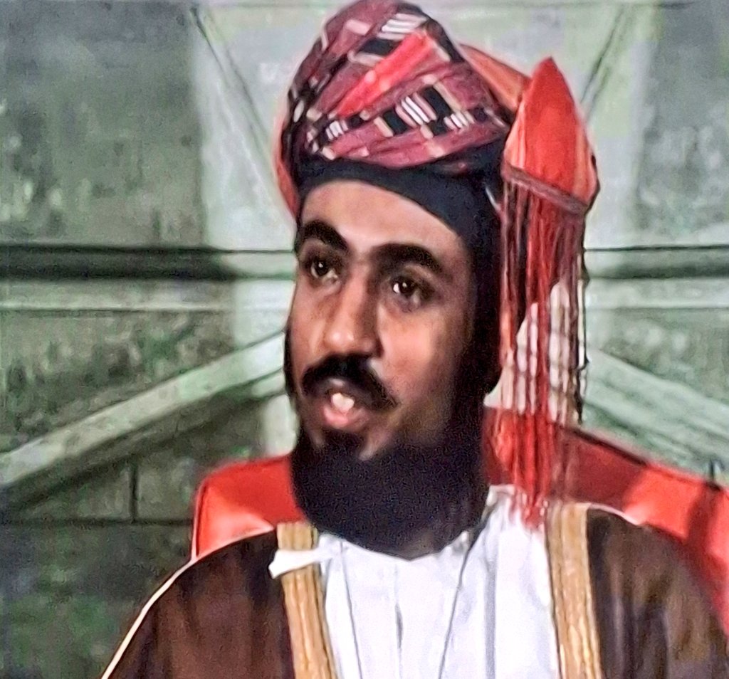 السلطان #قابوس_بن_سعيد طيب الله ثراه عام ١٩٧٢م
#قلعة_التاريخ