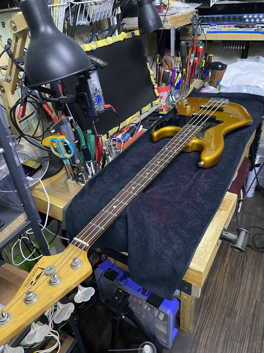 Funkyou_dept's tweet photo. ベースのKGです!久々ベースのメンテでフレットすり合わせ&ネック調整を実施!もう30年近くの相棒のSOUND TRADEカスタム蘇りました〜ギターリペア工房 Draw a New Sound村吉さんありがとうございました!#DrawaNewSound
#島本音楽フェス
#新開地ミュージックストリート
#SOUNDTRADE https://t.co/mE9C4fgYVg