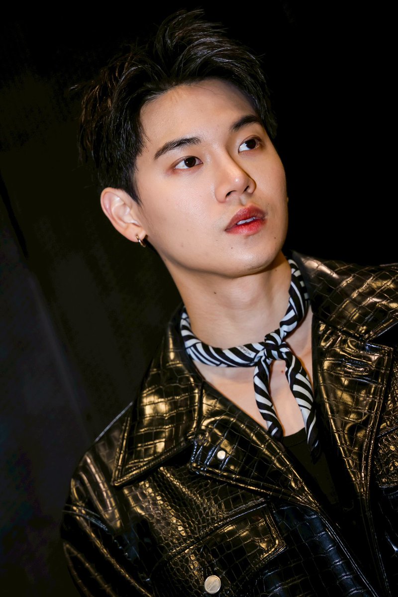 centralwOrld's tweet photo. ความหล่อของพี่เค้าจะไปสิ้นสุดที่ตรงไหน

YINWAR 1ST FANSIGN BKK
#BKK_YINWAR1STFANSIGN 
#YINWAR1STFANSIGN
#yinyin_anw #warwanarat #YINWAR 
#centralwOrld #CTWPulse https://t.co/ACYr8pGVpD