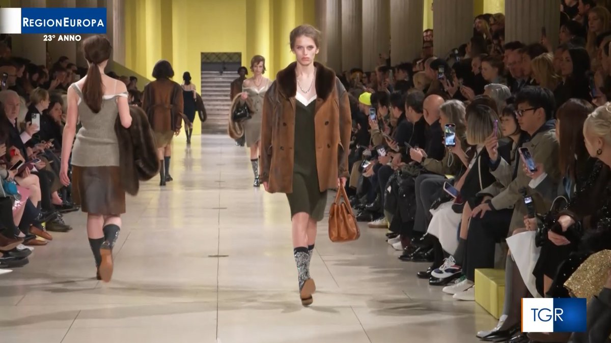 Domani #6aprile 11.25 <a href="/RaiTre/">Rai3</a> <a href="/RaiPlay/">RaiPlay</a> #madeInItaly I grandi cambiamenti nel settore #Moda #fashion nel servizio di <a href="/DanielaCuzzolin/">Daniela cuzzolin ob.</a> 
Anticipazioni sul sommario della puntata sono nel sito
<a href="/Raiofficialnews/">Rai</a> qui: tinyurl.com/ye2yesyz