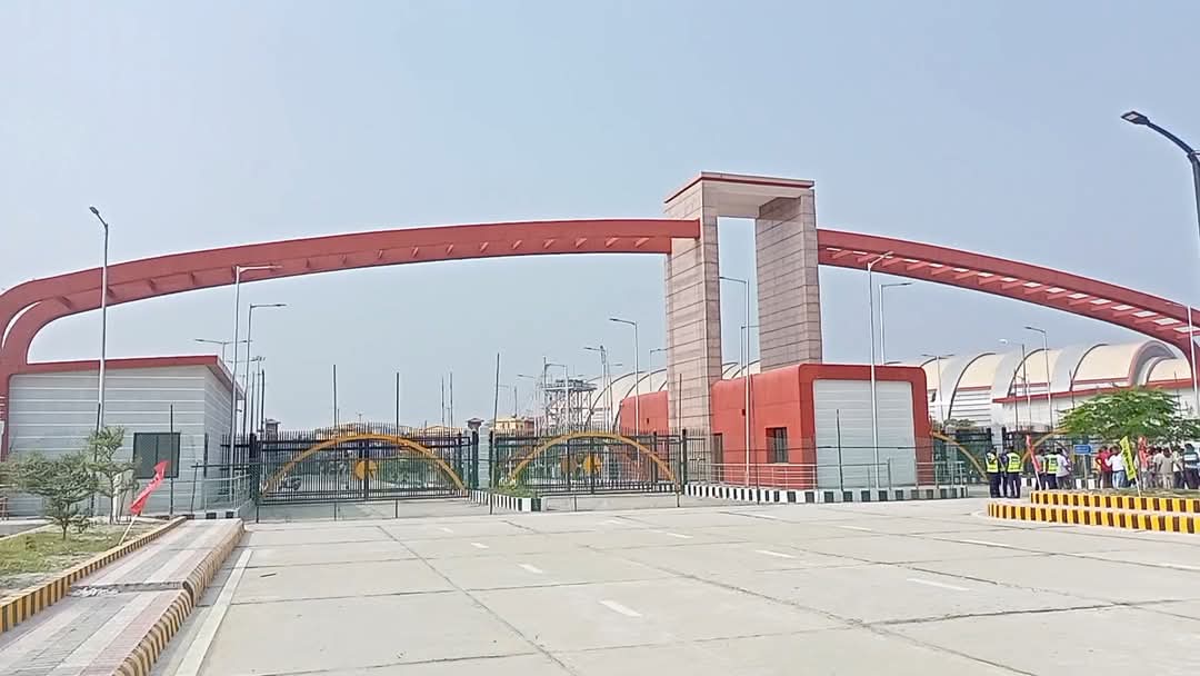 ঈদের ৮দিন ছুটি শেষে বেনাপোল স্থলবন্দরে আমদানি-রপ্তানি শুরু