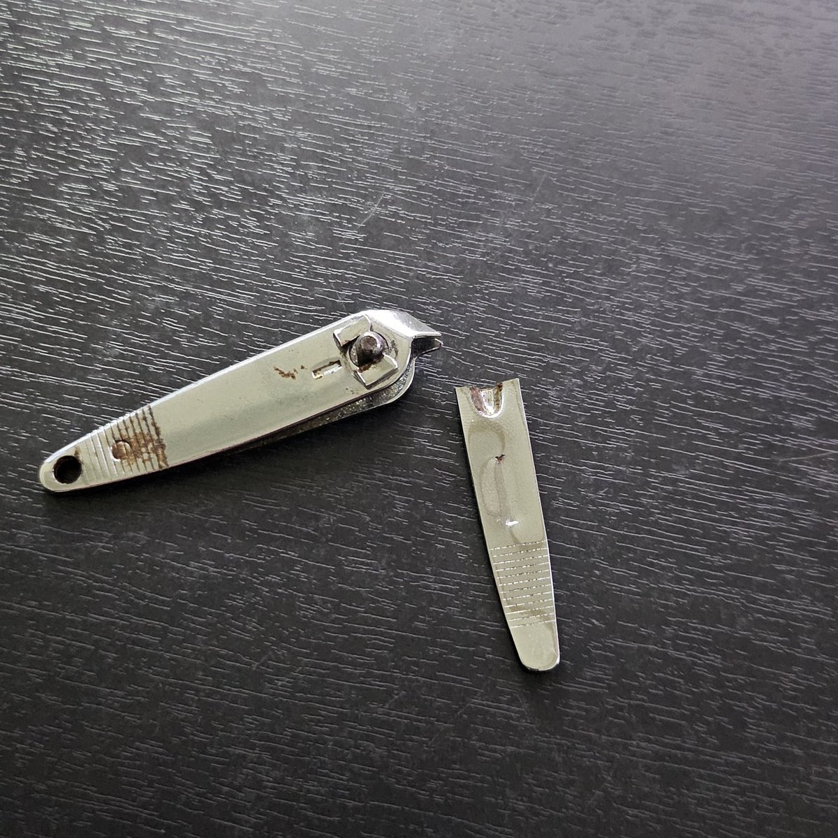 손톱깎다가 이게 무슨일이람...
하나 자르다 말아서 사와야겠네 ㅠㅠㅠㅠㅠㅠㅠㅠㅠ
비와서 나가기 싫어유ㅠㅠㅠㅠㅠㅠ