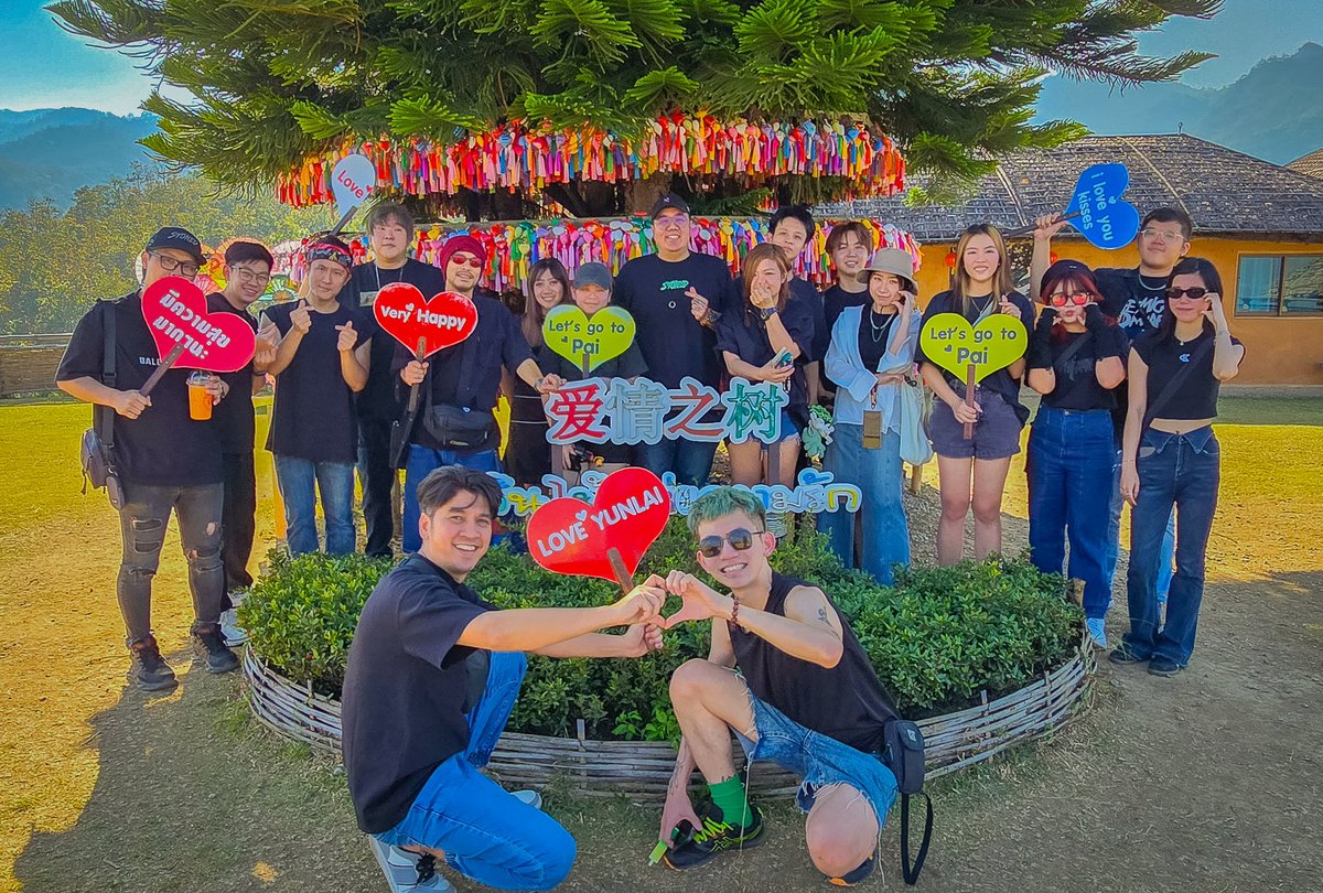 NameweeO's tweet photo. 一年一度的Company trip!今年我們去了泰北地區的 #清邁 #拜縣 #愛泰村,風景真的太美了!有人問我們現在泰國會不會危險呢?抖音上面都說很危險.放心啦!我們的頭髮還在。
感謝各位贊助商把我們帶到那麼美麗的地方! #euustours #tourismthailand #tourismthailandkl #goodstartours @jfdominic1933 https://t.co/UV8Fq9Z3kB