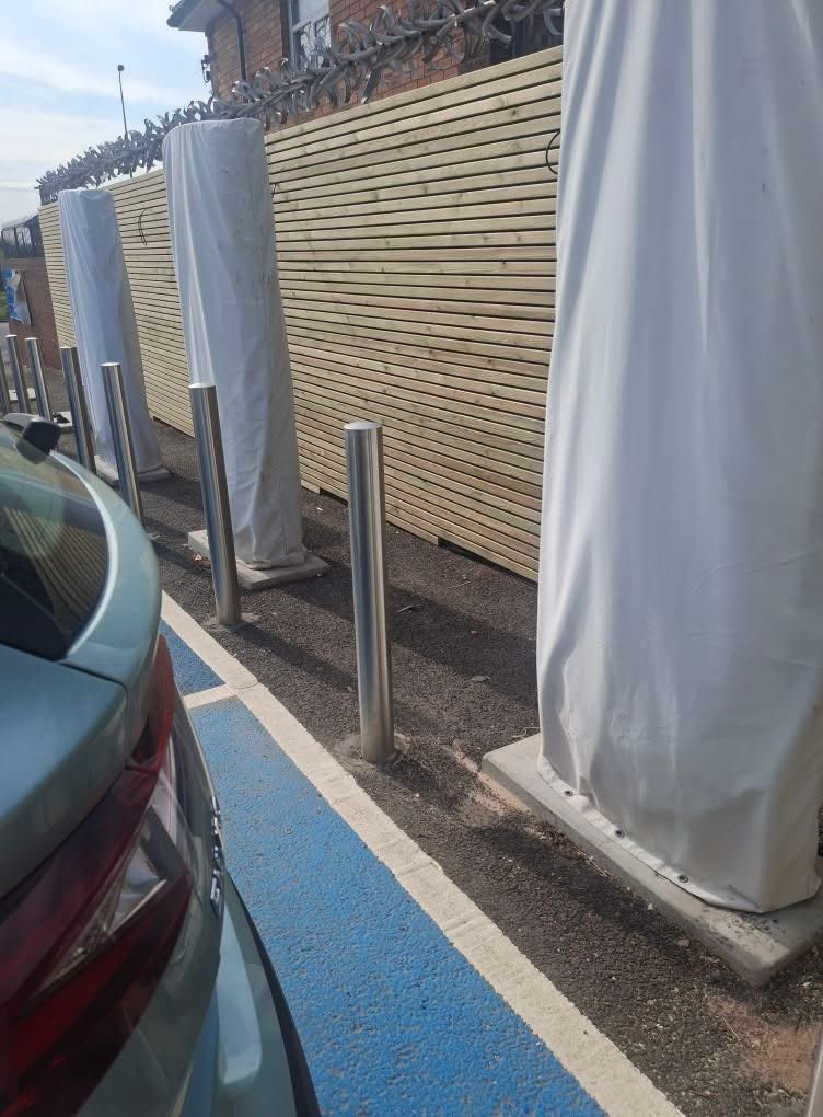 Anekcahaps's tweet image. Credit to Louise on the EV Charging Points UK Facebook group: Four new V4 EV-On-The-Move superchargers are installed awaiting power at Eurogarages Esso Larkhill, Queensland Drive, West Derby, Liverpool, UK.