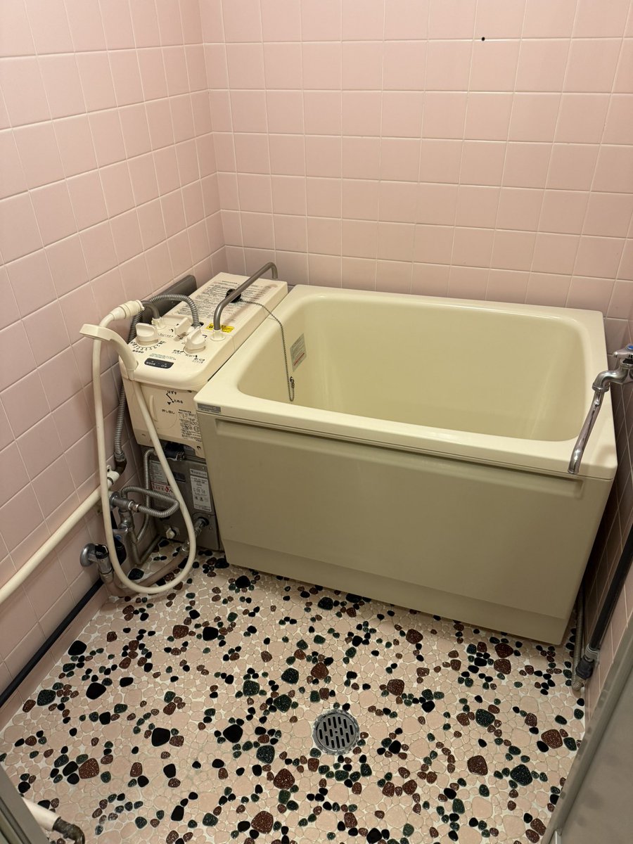 超繁忙期が終わって
繁忙期が始まってる

今日の内見した物件のお風呂