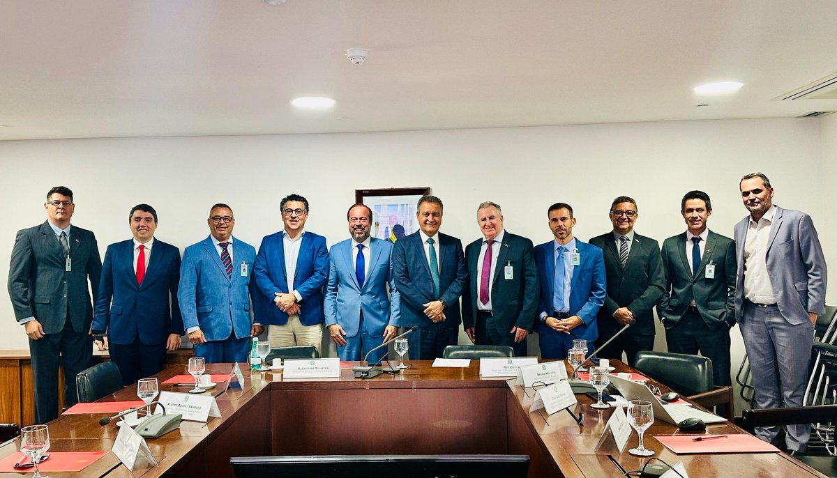 ABRAGS2's tweet image. Abragás e Sindicatos em reunião no Palácio do Planalto com os Ministros da Casa Civil Rui Costa, de Minas e Energia, Alexandre Silveira, os Secretários de Petróleo e Gás do MME Pietro Mendes, Casa Civil Bruno Moretti e o Dep. Fed. Alencar Santana. Na pauta o "Programa para todos"