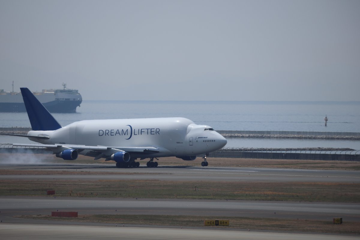 ryuukan96's tweet photo. GIANT 5Y4312 ANC-NGO B747-400LCF #N249BA arrival
#ファインダー越しの私の世界 #セントレア #セントレア写真部 #中部国際空港 #RJGG #NGO #AtlasAirWorldwide #B747400LCF #Dreamlifter #ドリームリフター https://t.co/rlt6sDBpc9