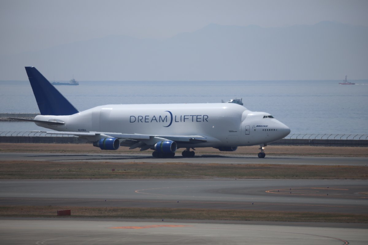 ryuukan96's tweet photo. GIANT 5Y4312 ANC-NGO B747-400LCF #N249BA arrival
#ファインダー越しの私の世界 #セントレア #セントレア写真部 #中部国際空港 #RJGG #NGO #AtlasAirWorldwide #B747400LCF #Dreamlifter #ドリームリフター https://t.co/rlt6sDBpc9
