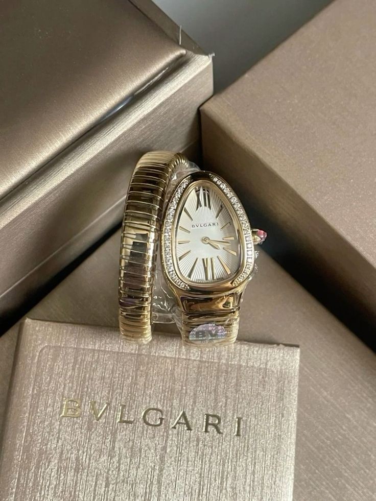 lookgoodinwhite's tweet photo. Let's get on my wrist. https://t.co/zVTz0JapKp