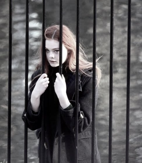 мальчики, вот что сложного? просто подошёл, уверенно взял её за руку и сказал:

“пойдём ✨гулять✨ на сенатскую?”