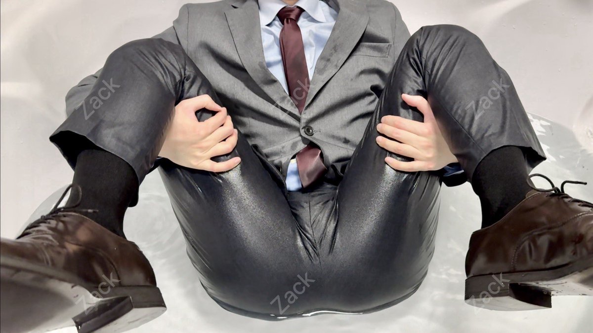 想看看你们的 正装湿身
来一个全是正装湿身的评论区👇