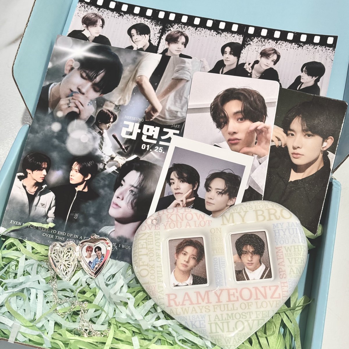 heejekbot's tweet photo. prettiest heejake kit 🤍 thank you so much!!! 🥺🫶🏻

@RamyeonzHub #Love_RH https://t.co/JszBoI2GdJ