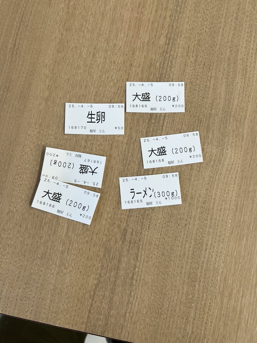 dimemegabass's tweet photo. 麺屋どん
ラーメン1100gオーダー
麺カタ味薄め
ニンニク脂増し増し
生卵

着丼して驚いた
明らかに1100gではない量

1500かも...との事でした笑

美味くて
腹爆発するかと思った https://t.co/cYlcfd5M9D