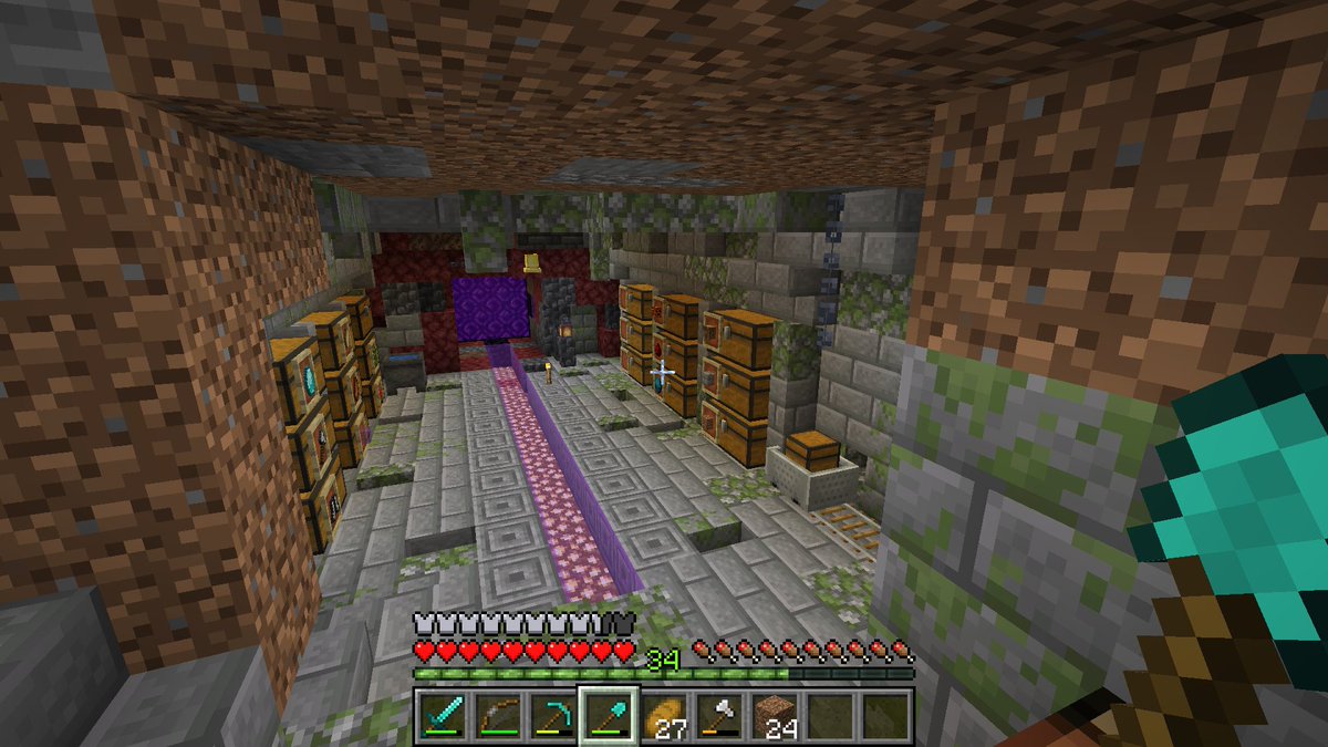 Vegazin's tweet image. mais uma noite longe dos perigos noturnos, jogando mine com os #deverdade 

(a sala de baús do pai ficou LINDA)