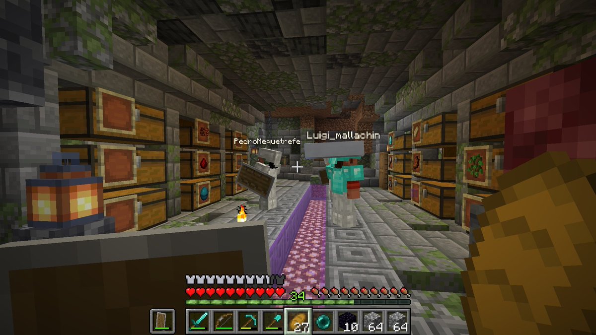 Vegazin's tweet image. mais uma noite longe dos perigos noturnos, jogando mine com os #deverdade 

(a sala de baús do pai ficou LINDA)