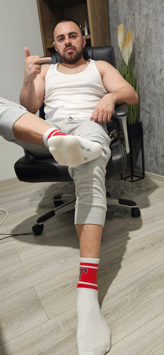 KingLazar tweet media