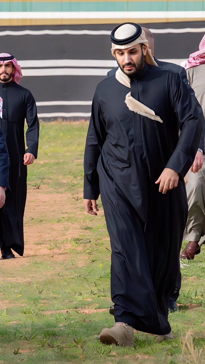 أحيانًا أوقف بيني وبين نفسي وأقول: شكراً سمو سيدي ولي العهد.
مدين له أنا، و كل الشباب والبنات في هالبلد. اللي نعيشه اليوم من فرص وأمل وطموح، ما نقدر نردّه مهما سوينا
 بس علينا ندعي له ونشتغل بصدق 💚