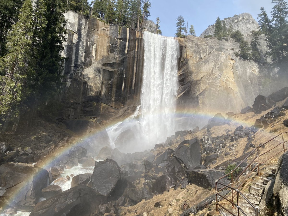 這次的美西之旅，造訪了:

Golden Gate (Waymo Taxi)
Las Vegas (Absinthe Show)
Yosemite
Hoover Dam
Route 66
Grand Canyon 
Lower Antelope Canyon 
Hourseshoe Bend
Lake Powell

橫跨 California Nevada Utah Arizona 四個州