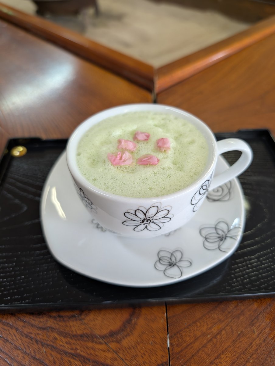 桜がキレイですね🌸🌸🌸
私の休みまで咲いてるといいなぁ🤔
もし散ってしまったら七宗御殿の桜ラテでも飲めばいいか(∩´∀｀)∩ﾜｰｲ
（店員によるコマーシャルでした）
＃七宗御殿
＃桜