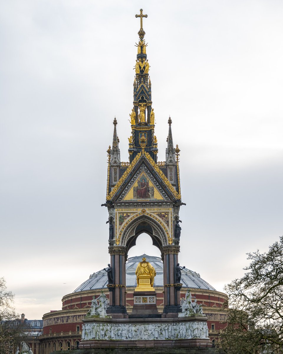 Admiring some of our magnificent neighbours this weekend 😍 

#SouthKensington #ImperialMeansBusiness