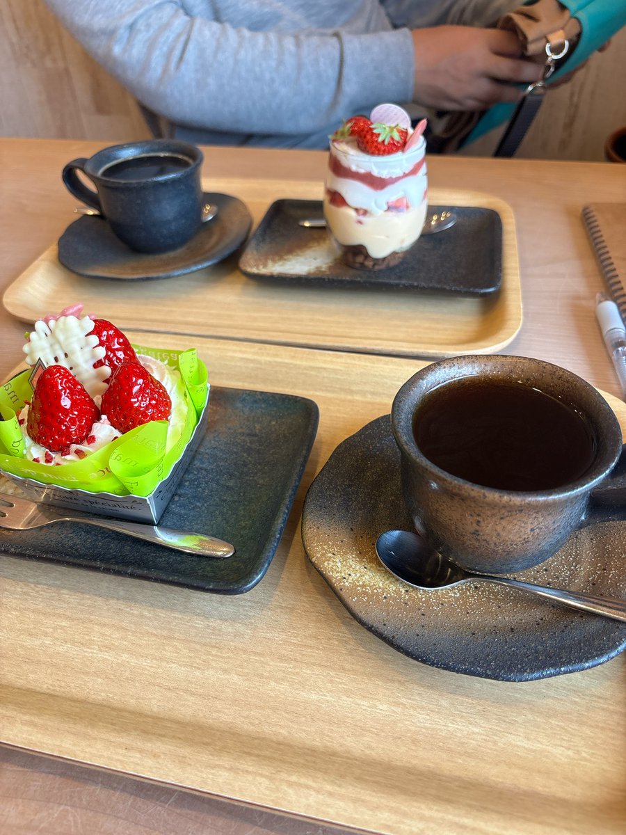 Hina87mail's tweet photo. ちょっと遅れたけど
毎月末の結婚記念日ケーキ🎂
もうね。ここでしょ( *´艸`)
#玉島のケーキ屋さん と写真撮りました
⸜(*ˊᗜˋ*)⸝
(無断掲載ごめんなさい:( ;´꒳`;))
道中ほとんど寝てたけど
起きたら桜が綺麗で
いいドライブです🚗💨
#ラビッシュ
#LaBiche
#新倉敷駅 https://t.co/pSeFG4zA1I