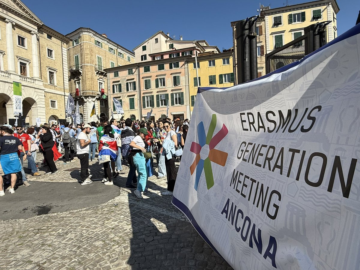 valeriecourrech's tweet photo. 🇪🇺#ErasmusGenerationMeeting à Ancona : +1500 jeunes européens, dont 52 Français, réunis par @ESN_Int &amp; @ErasmusPlusInd pour débattre mobilité, engagement citoyen et volontariat. L’esprit #ErasmusPlus en action !

#EGMancona2025 #ErasmusGeneration #RoadToEGM2025 #THISisESN https://t.co/oAPsriO7lP