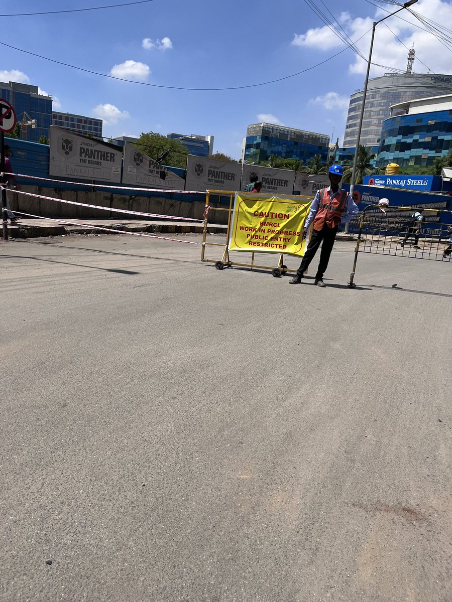 WF_Watcher's tweet image. After 27 months since the signing of the MOU, we're finally witnessing progress in the construction of the #walkway linking ITPL to the Pattandur Agrahara Metro station's concourse level. Sharing photos to showcase the current status.

•MOU was signed on 17-01-2023