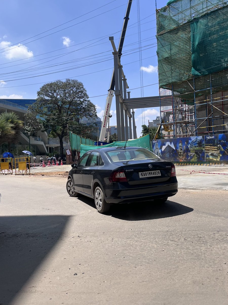 WF_Watcher's tweet image. After 27 months since the signing of the MOU, we're finally witnessing progress in the construction of the #walkway linking ITPL to the Pattandur Agrahara Metro station's concourse level. Sharing photos to showcase the current status.

•MOU was signed on 17-01-2023