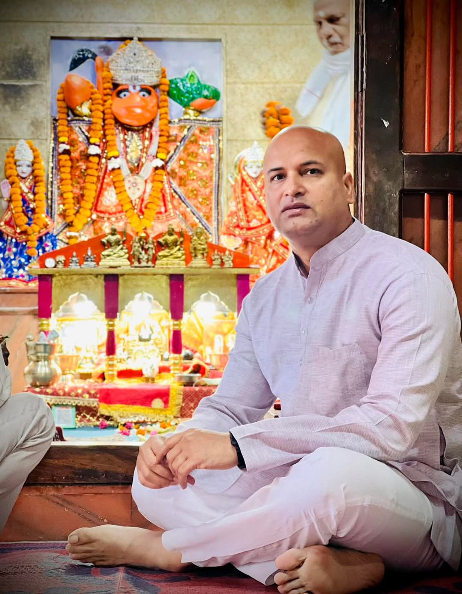 monupathak1's tweet photo. आपको जन्मदिन की हार्दिक बधाई बड़े भईया 🎂🙏🏼 सादर प्रणाम भईया 🙏🏼 
@ViSin2K24 🙏🏼🎂❤️ https://t.co/s9XhUizncN