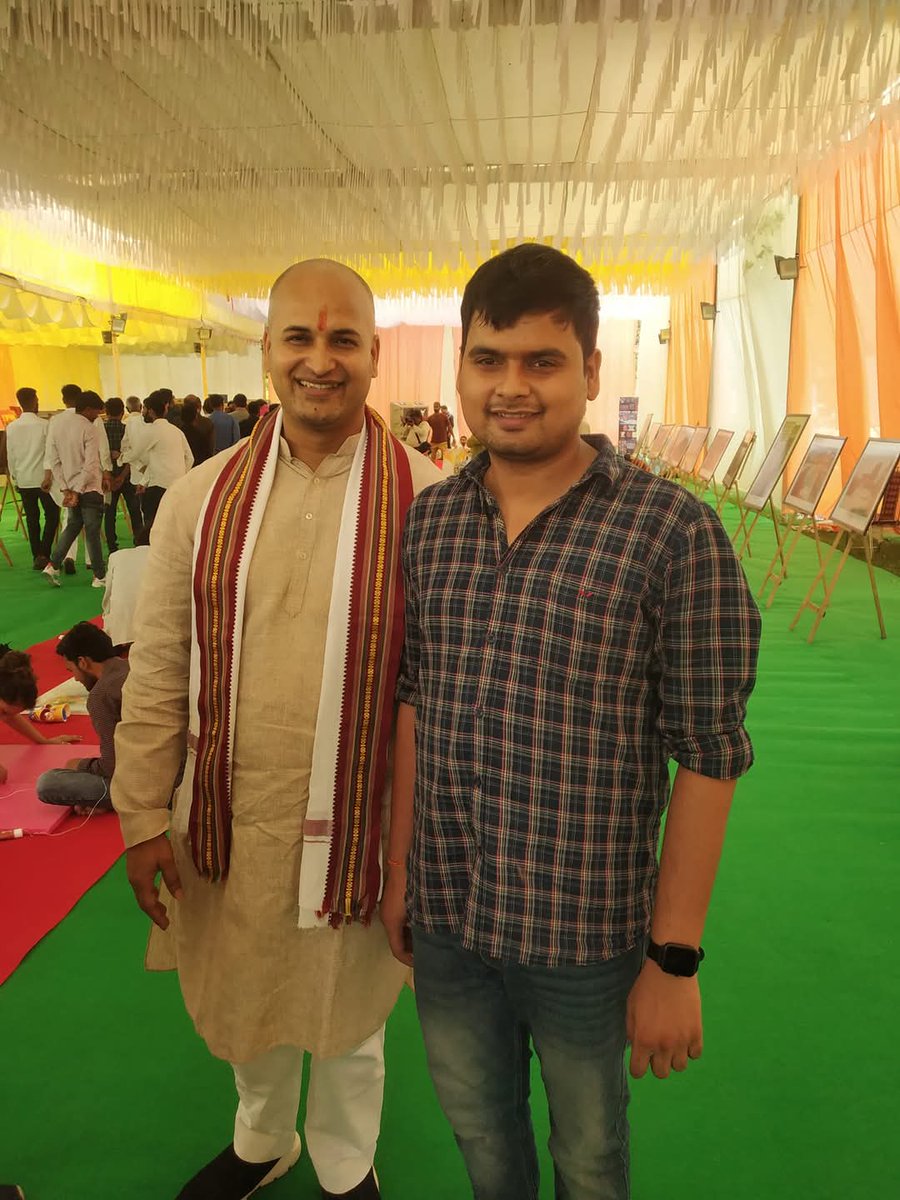 monupathak1's tweet photo. आपको जन्मदिन की हार्दिक बधाई बड़े भईया 🎂🙏🏼 सादर प्रणाम भईया 🙏🏼 
@ViSin2K24 🙏🏼🎂❤️ https://t.co/s9XhUizncN