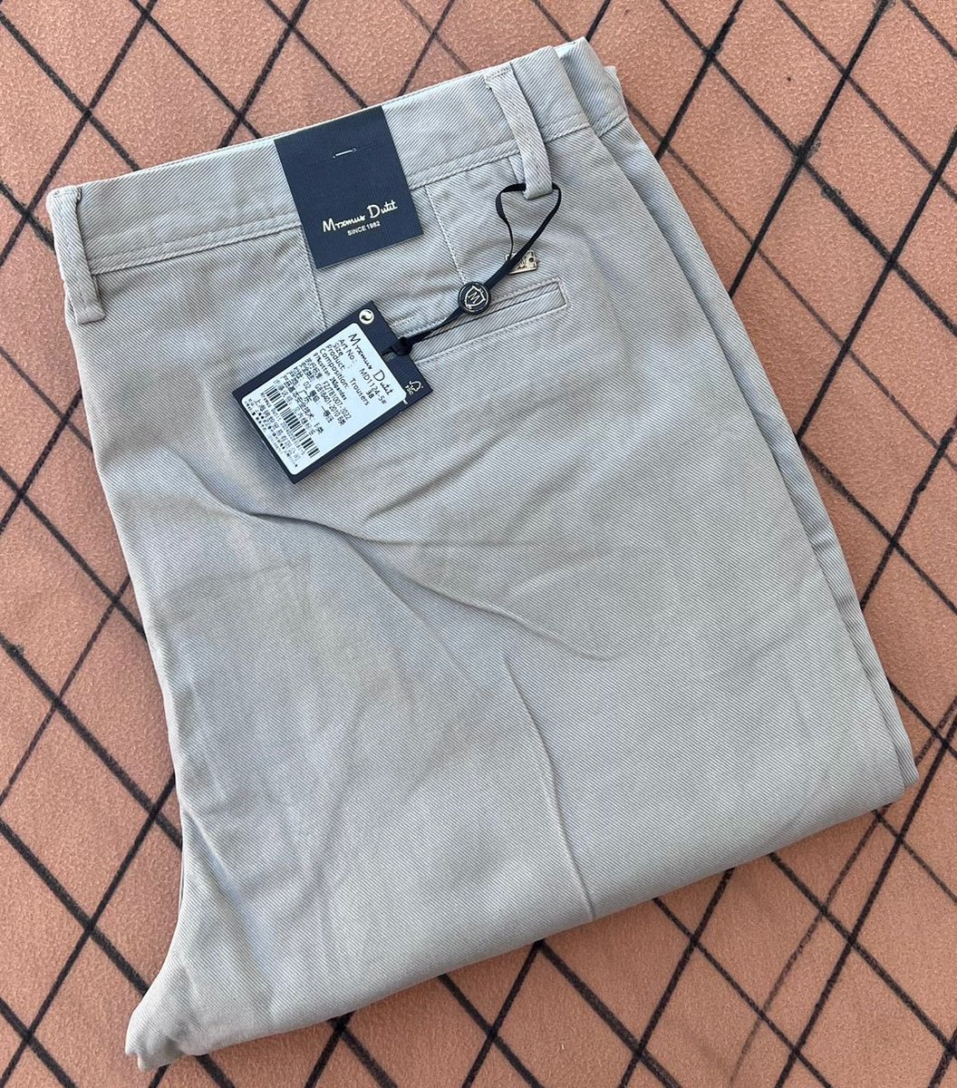 napendezafrika's tweet image. Umechill unapita pita unakuta na hii mali ukiweza weka Re-post, kila mmoja apate suluhisho la cadet za kupauka na kuchakaa ni Tzs 45,000/- Tu! Zipo rangi zote. 
Tupate wasapu 0653812224