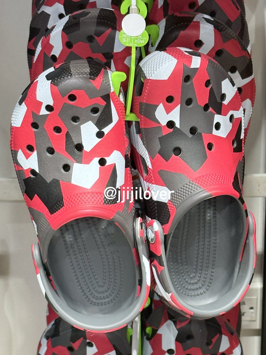 jjijilover's tweet image. nct 127 x crocs collab???