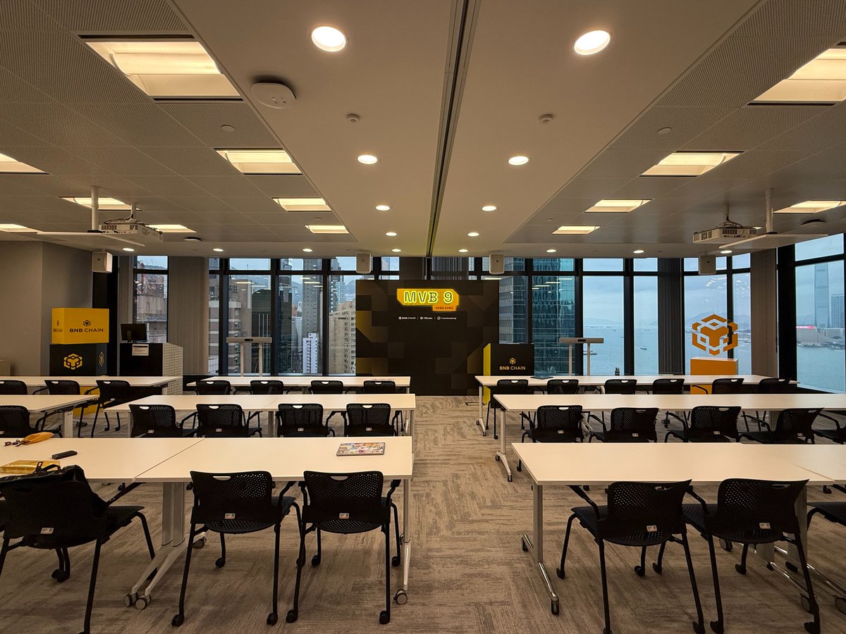 BNBCHAINZH's tweet image. BUILDERS們現在正在 #InsideMVB #MVB9 學習📑