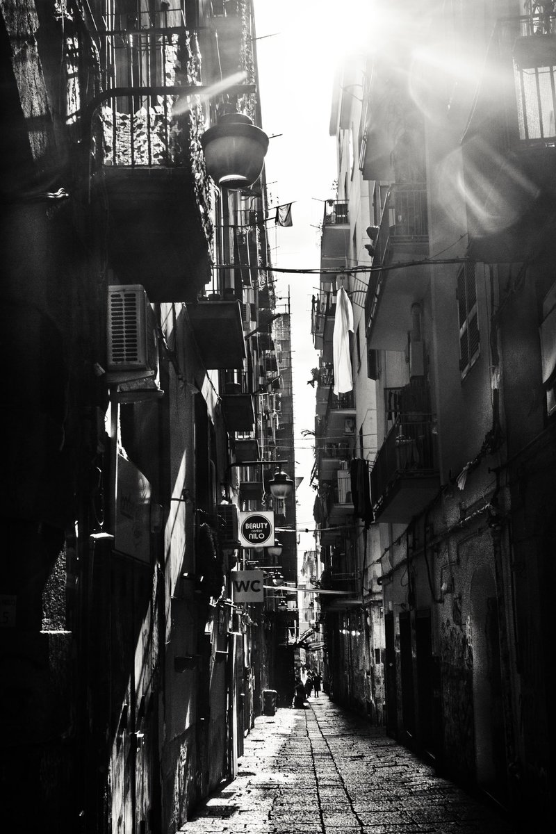 antoniocrialesi's tweet photo. #fotografiabiancoenero #biancoenero #fotobn #bn #città #strada #paesaggiourbano #urbanlandscape #street #city #documentingstreet #urbanphotography #urbanscene #blackandwhite #blackandwhitephotography #bnw #bnwphotography #photography #bw #photo https://t.co/B2kWl2jLTv