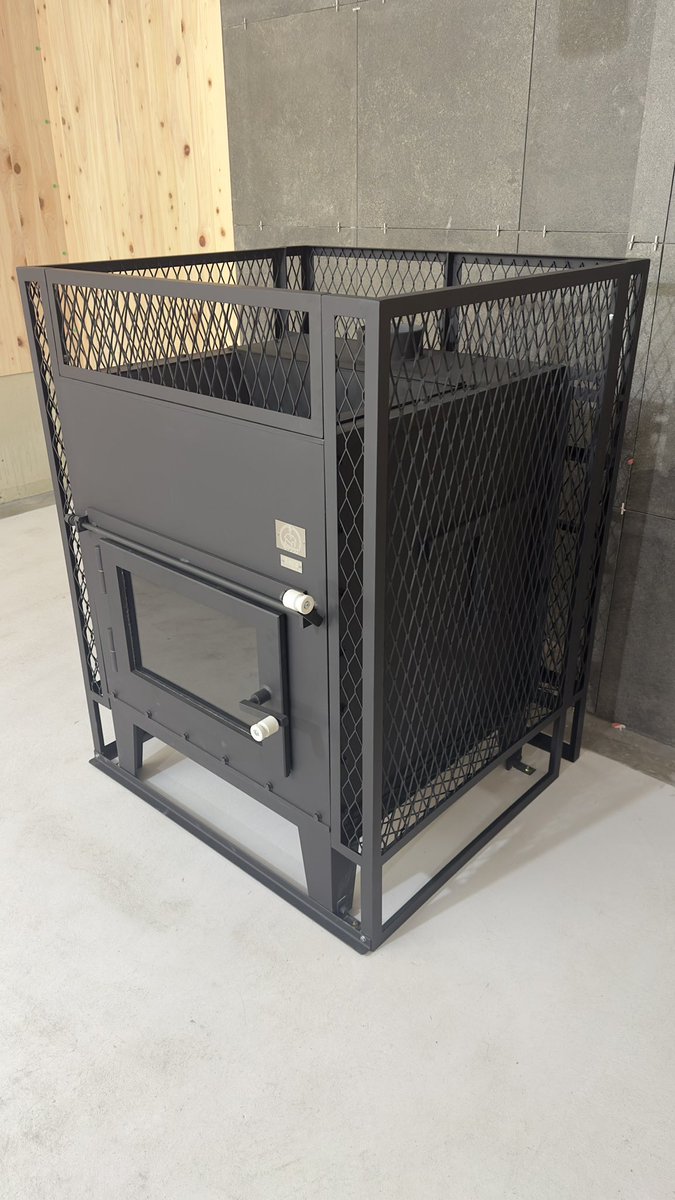 everyday_sauna3's tweet photo. 毎日サウナ越谷店は、計画通り4月末のプレオープンに向けて絶賛準備中です‼️ケンズ史上最大の大きさの薪ストーブの設置や内装工事も順調に進んでおります🪵🔥✨
正式なプレオープン日は、確定次第お知らせいたしますのでしばしお待ちください😊 https://t.co/FEzhsfrL1M