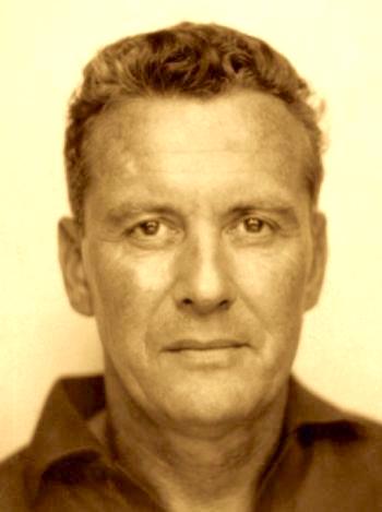 5 avril 1944. Il vient d'être arrêté. Mais la Gestapo ne l'interrogera jamais : l'agent du BCRA tue le chauffeur et, blessé, réussit à s'évader. 10 mois plus tard, c'est au coeur même du Reich qu'il opère après avoir survécu au crash de son avion. Invincible. Georges Héritier.