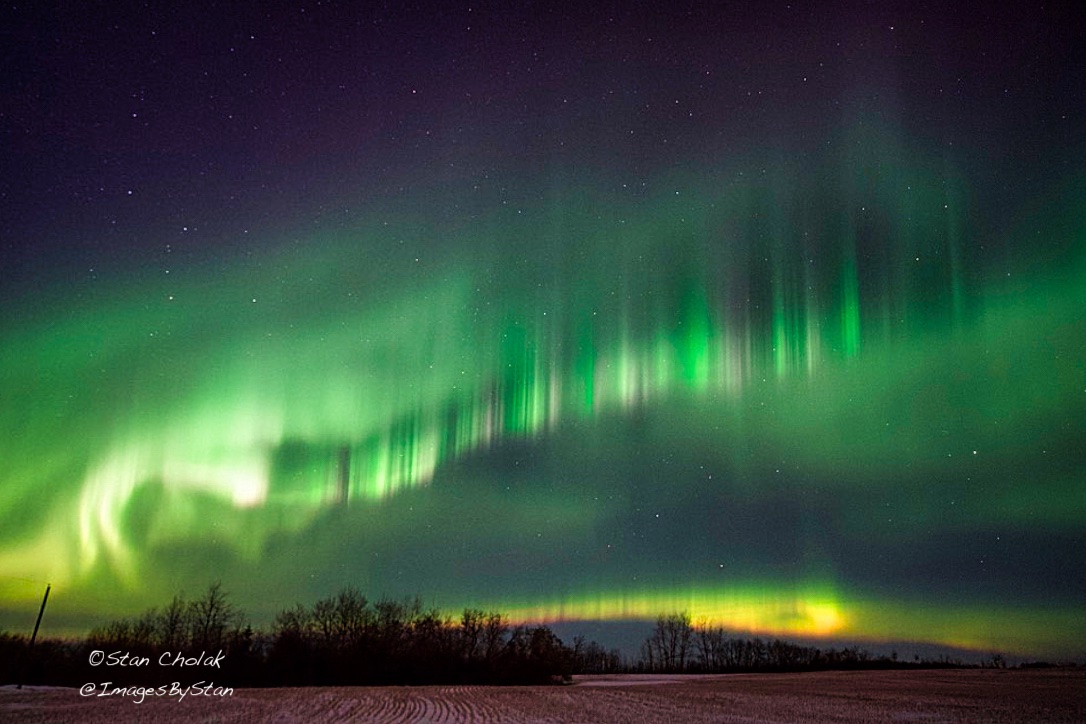 ImagesByStan's tweet image. Tonights project. Let&apos;s build a picket fence. #Aurora #Northernlights @TamithaSkov @mikesobel @chunder10 @EdmontonRASC @CalgaryRASC @aurora_chasers @AuroraNowApp @Canada_eng