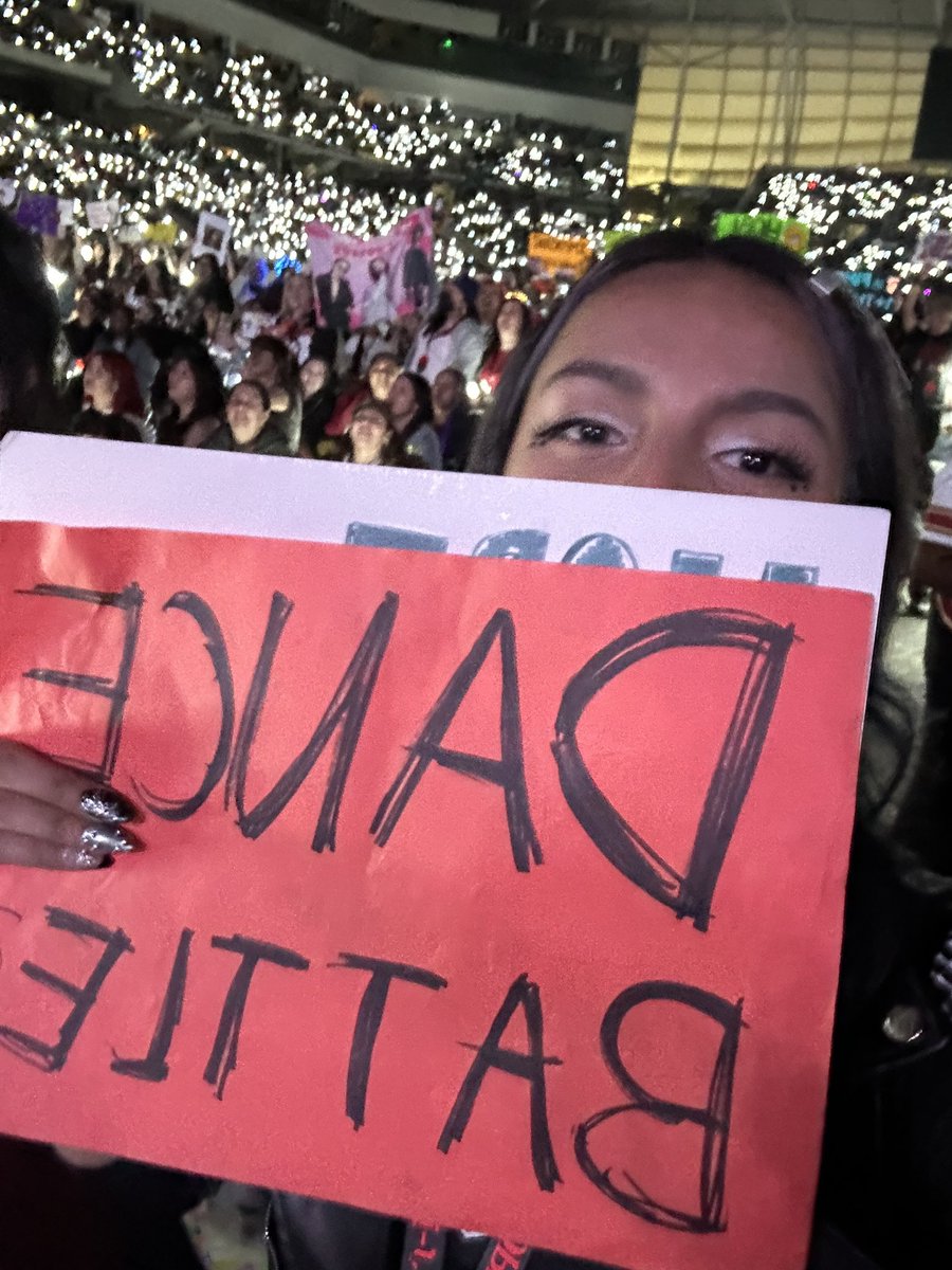 monajulissa's tweet photo. IT WAS ME YALL!!!! HE DIDNT WANT THT SMOKE FR…. #HOPE_ON_THE_STAGE_TOUR_LA #hobi https://t.co/fhrUhXegTW