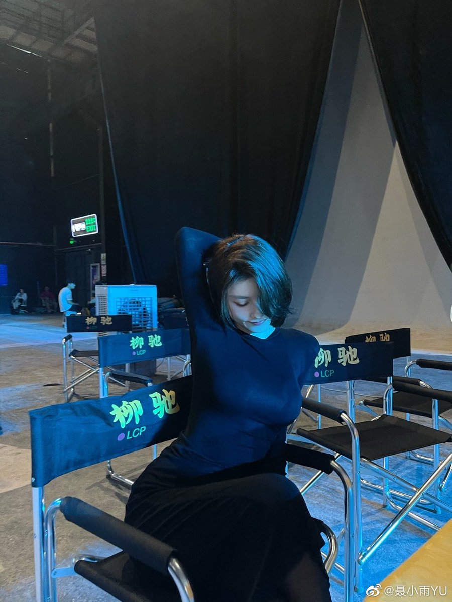 dagudooof's tweet photo. 京圈开趴最后一场的时候都会把她叫来，一场15万，负责打扫干净各位大佬的子孙袋。每每都是第二天在泳池边浑身红肿淌满白浆的醒来 https://t.co/oyrgMeYnLy