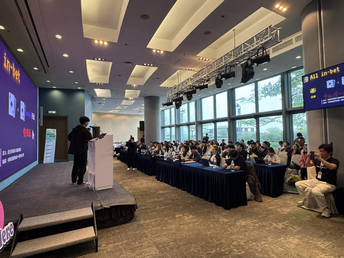 0xclover233's tweet photo. Spending 5 days with all builders in @Aptos #Evermove hacker house hosted by @aptos @cyberport_hk and @MovemakerCN .
Lots of brilliant builders and excellent ideas and projects. I believe they will build for the bright future of Aptos. ❤️ https://t.co/Z0vF7uuaXS