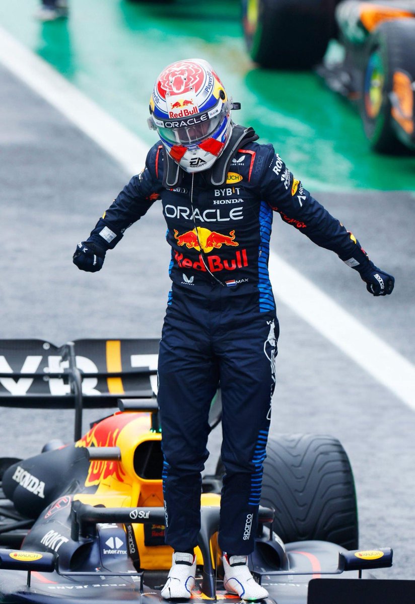 ARROLLIDENSE ANTE MAX VERSTAPPEN Y CHUPENLE LA VERGA 

EL MEJOR PILOTO DE LA HISTORIA