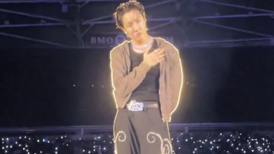 7withluv__'s tweet photo. no one has ever sunshined the way hoseok sunshines. https://t.co/4PLQBQAawC