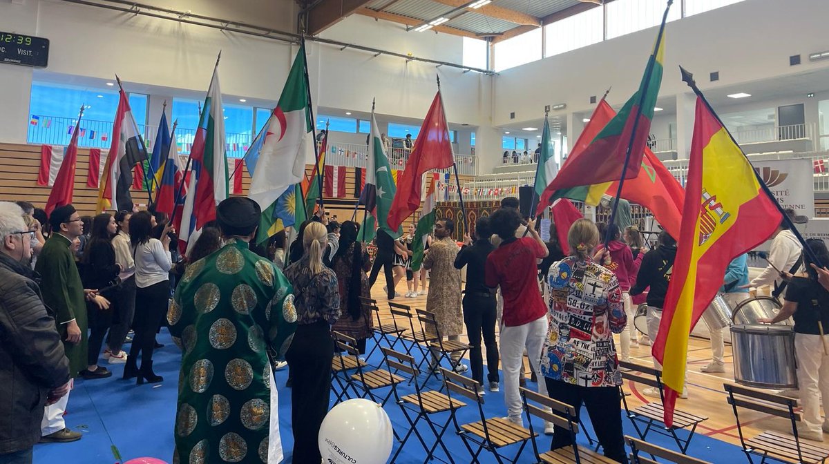 #JournéeInternationaleEtudiants

Le préfet Henri Prévost a participé à la 15e édition de Cultures en fête au Campus Croix-Rouge à #Reims, organisée par l'Université de Reims Champagne-Ardenne, aux côtés du président <a href="/Clement_URCA/">Christophe Clément</a> , pour célébrer la diversité et
