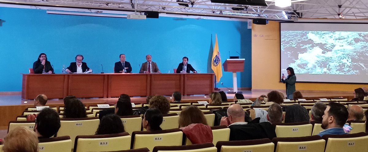 Comienza la LXXXIV #AsambleaFAPE en el auditorio de la Facultad de Filosofía y Letras de Cádiz, con la participación de cerca de cien periodistas pertenecientes a las diferentes asociaciones que componen la Federación