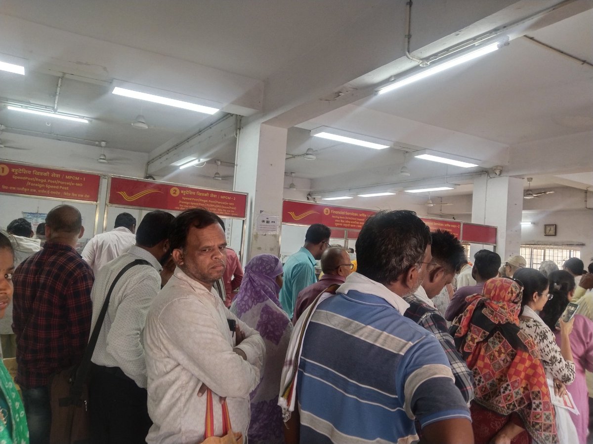 popat_rakesh's tweet photo. @nsitharaman Nice initiative ma'am but please see rush at post offices, people have to wait for 3 hours for cheque deposit and passbook entries, tell me how our country will make progress....either increase staff or increase counters https://t.co/avXy90RjEK
