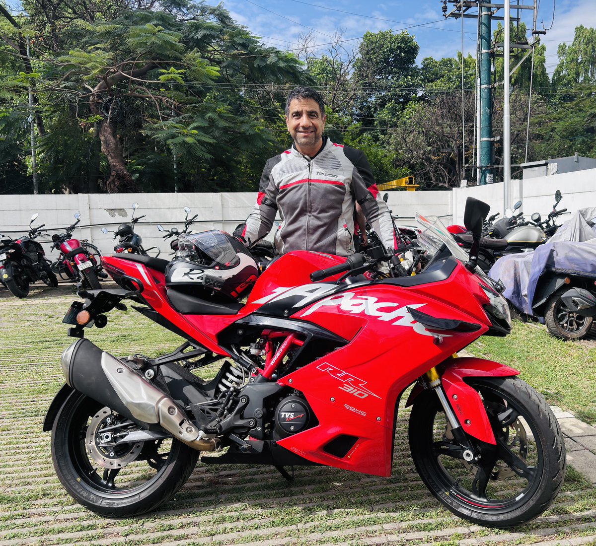 Vimalsumbly's tweet image. One of the best perks of working at a motorcycle company? You get to ride these beautiful machines all the time. Love it when work and passion ride together!

#TVSMotorCompany #RR310